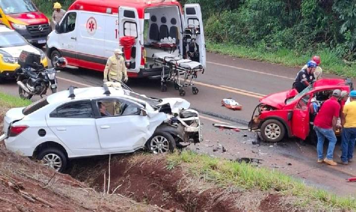 Colisão frontal na PR-466 deixa quatro feridos em Ivaiporã; Bombeiros, SAMU e Polícia Rodoviária atenderam a ocorrência