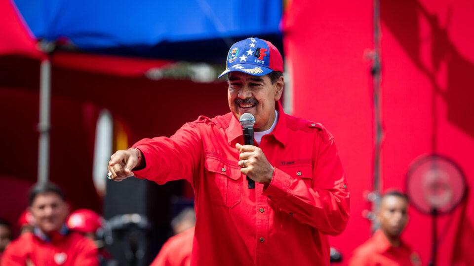 Nicolás Maduro decreta adiantamento do Natal na Venezuela para 1º de outubro