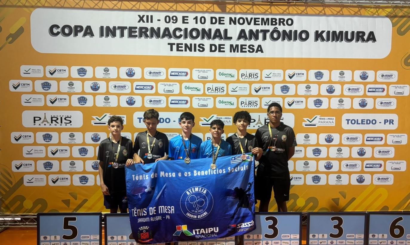Atletas do Tênis de Mesa de Jardim Alegre participam pela primeira vez de um torneio internacional