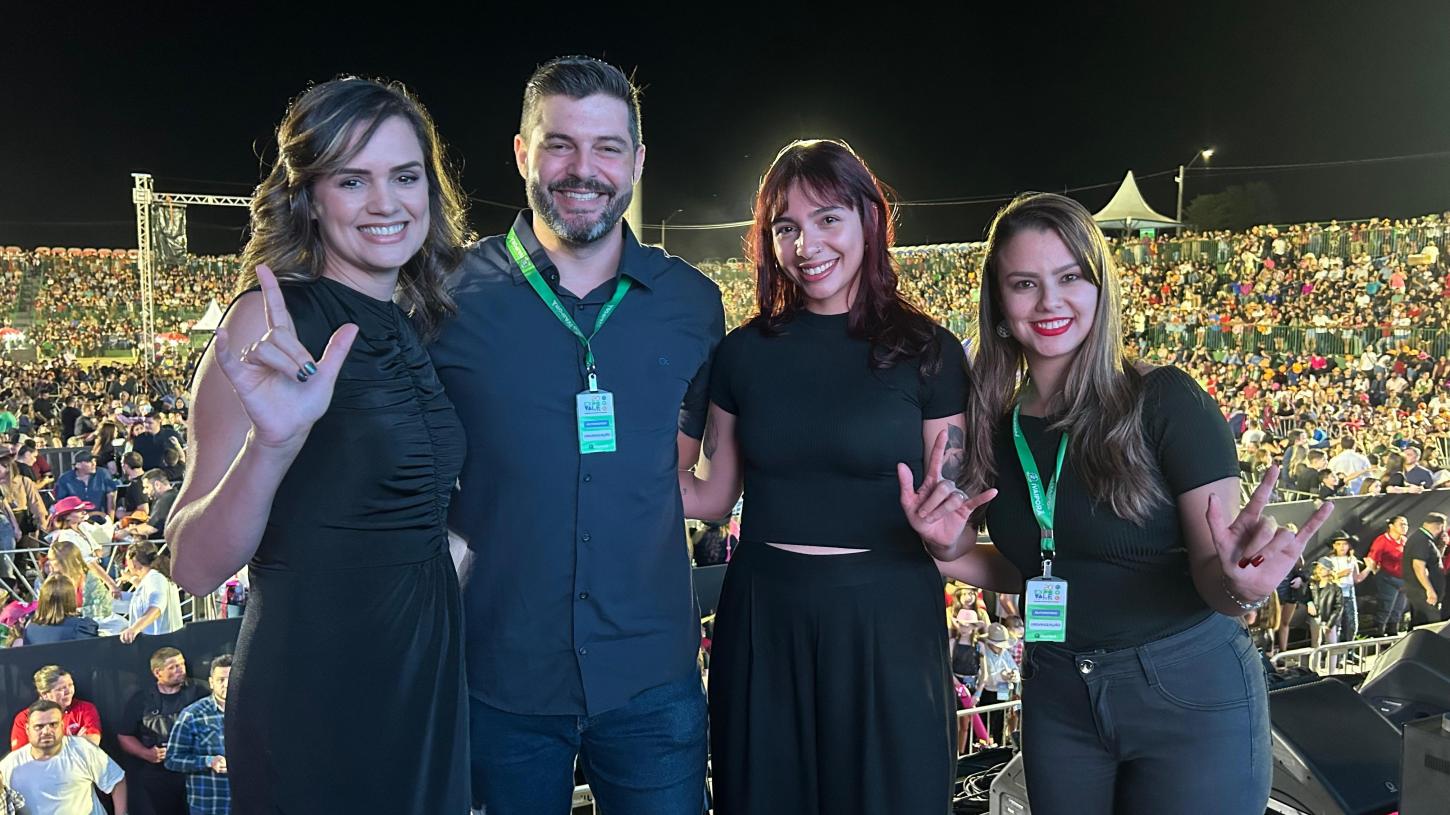 Intérpretes de Libras se destacam durante shows da 20ª Expovale