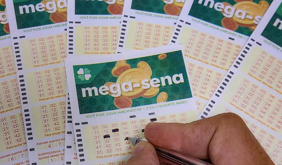 Seis apostas do Paraná faturam R$ 30 mil na Mega-Sena; veja cidades com premiados