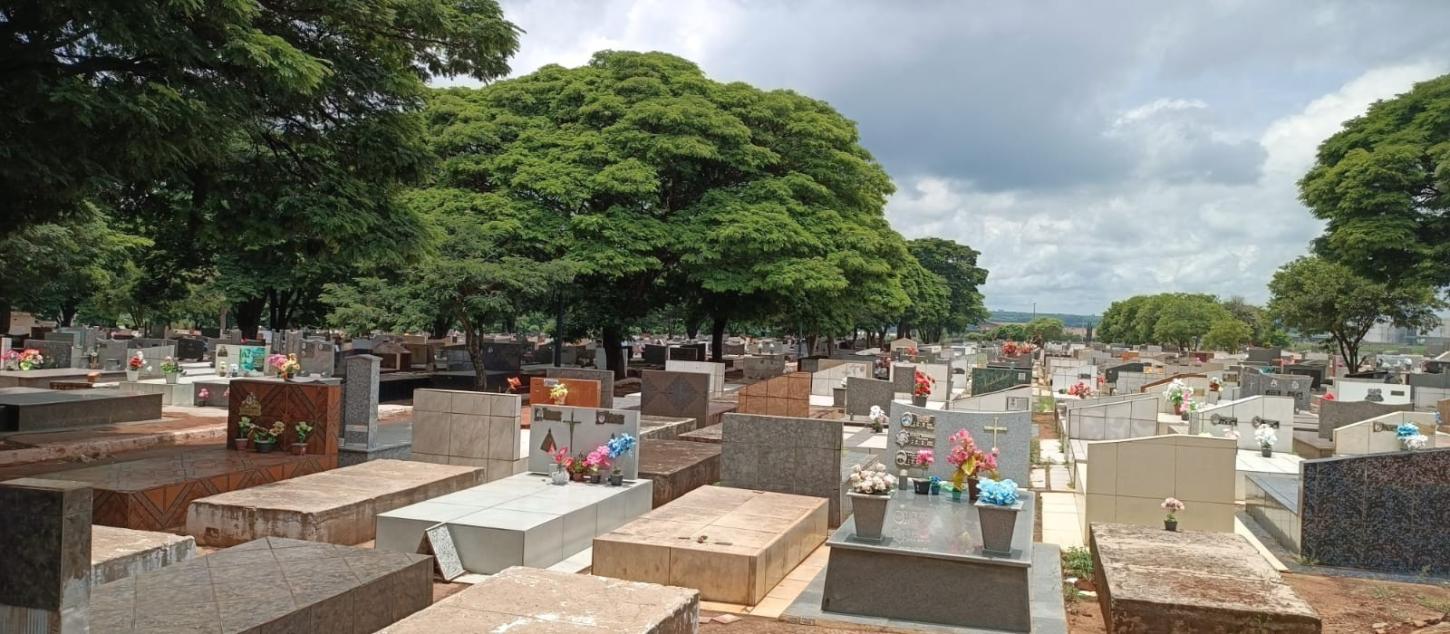 Túmulos são danificados durante furto no Cemitério de Jardim Alegre