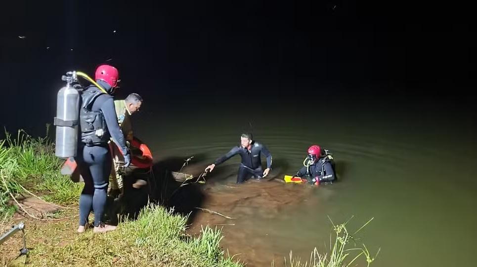 Criança anda mais de 3 km para pedir socorro após carro cair em represa em Roncador; O pai que havia orientado a menina, morreu afogado.