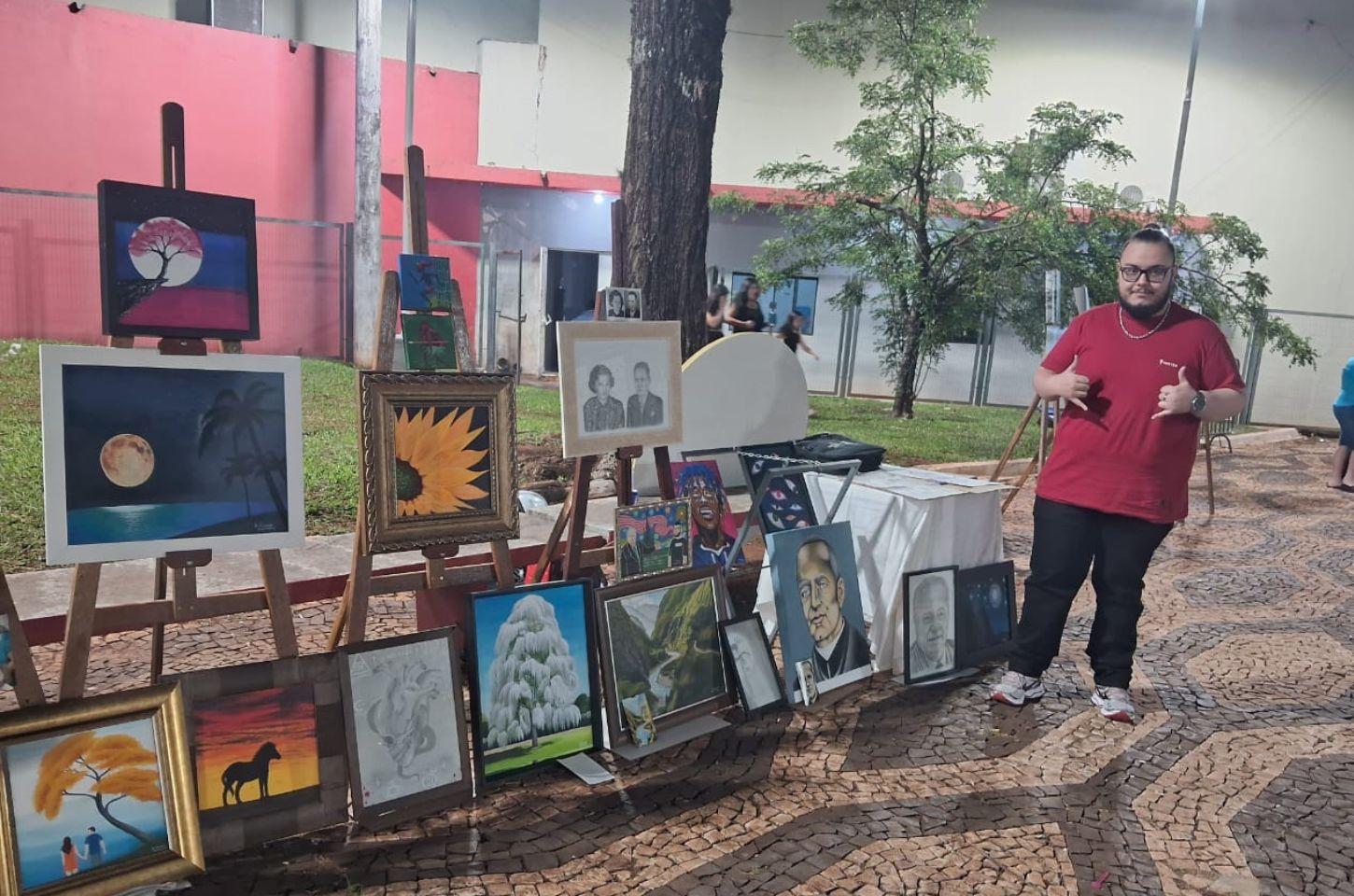 Jovem de Jardim Alegre se destaca na arte de pintura realista e desenho