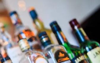 Rum, Vodka, Jurupinga e Cachaça São Francisco: Criminoso invade residência e furta 4 garrafas de bebidas diversificadas no centro de Jardim Alegre