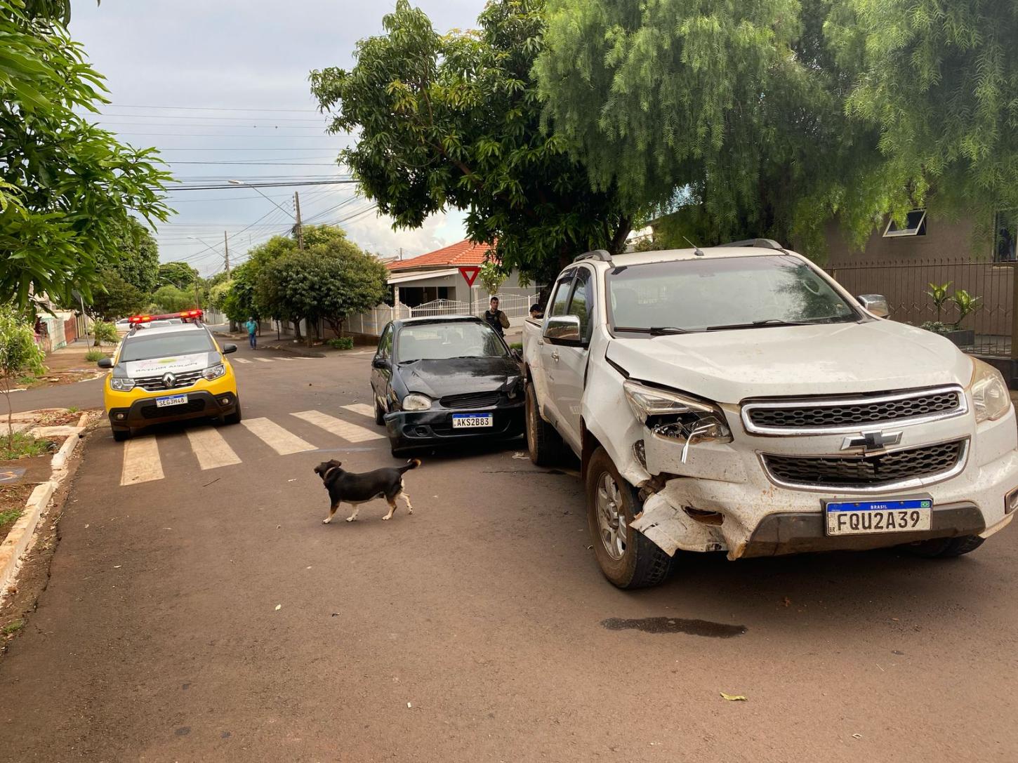 Colisão entre Corsa e S10 é registrada em Jardim Alegre