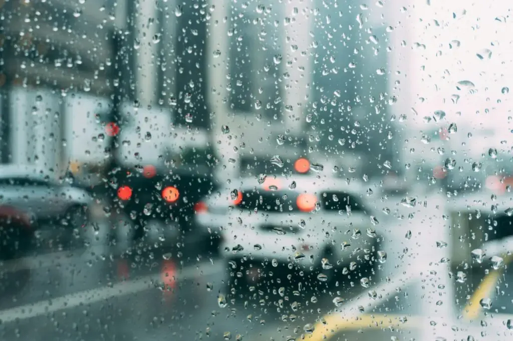 Terça-feira, 25, deve ter pancadas de chuva e trovoadas em todo Paraná