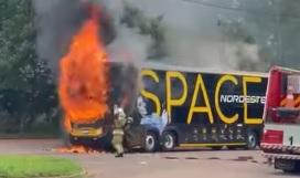 Vídeo de ônibus em chamas é registrado em Goioerê