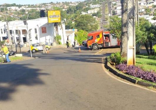 Batida entre carro e moto deixa duas pessoas feridas em Ivaiporã
