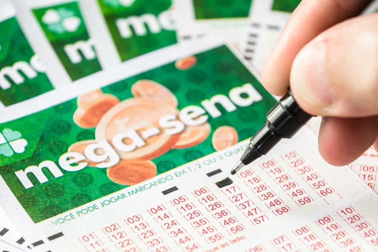 Duas apostas simples do Paraná acertam quina e são premiadas na Mega-Sena