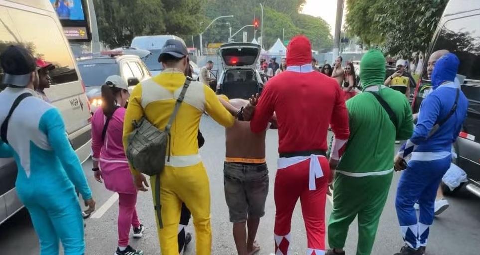 'Power Rangers' da polícia prendem suspeito com 7 celulares em bloquinho na Zona Sul de SP