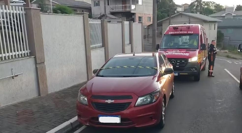 Criança de 3 anos morre após ser esquecida dentro de carro por 10 horas em SC