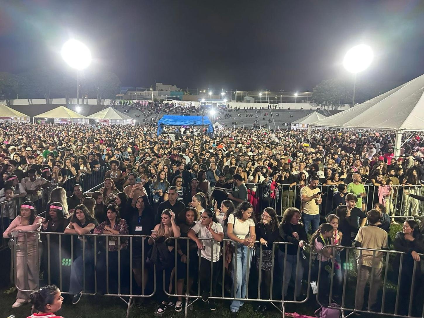 Festa de aniversário de Jardim Alegre atrai recorde de público no estádio Alzemiro Rech
