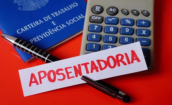 Presidente assina decreto antecipando pagamento do 13º salário para aposentados e pensionistas