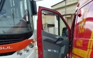 Queda ao descer de ônibus deixa idosa com ferimentos em Ivaiporã