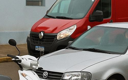 Acidente entre automóvel e motocicleta em Ivaiporã deixa condutora ferida