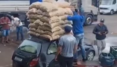 Comerciante usa Ford Ka para carregar mais de 1 tonelada de batatas na CEASA de Curitiba e vídeo viraliza