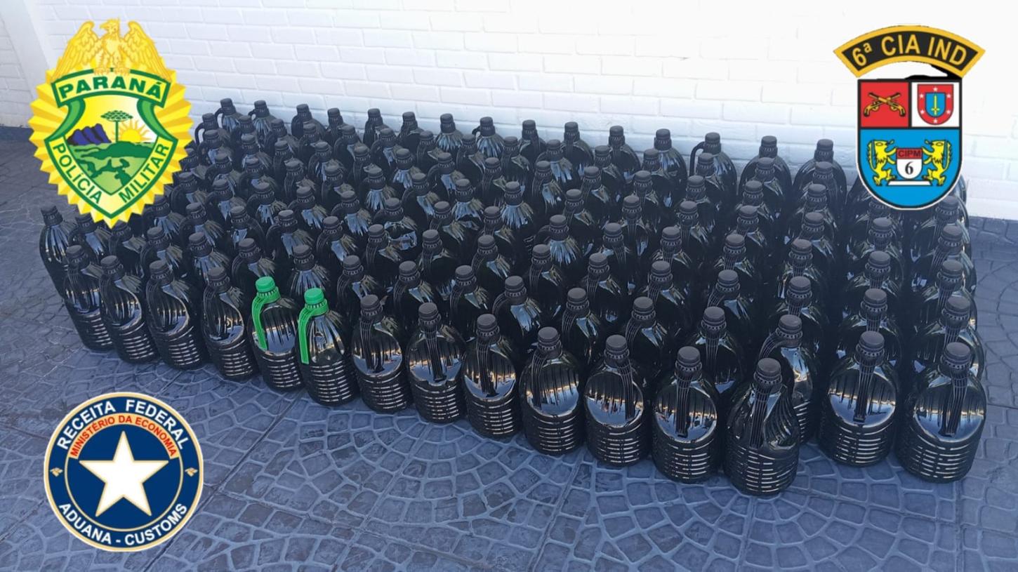 PM apreende 132 galões de azeite contrabandeado em Lidianópolis