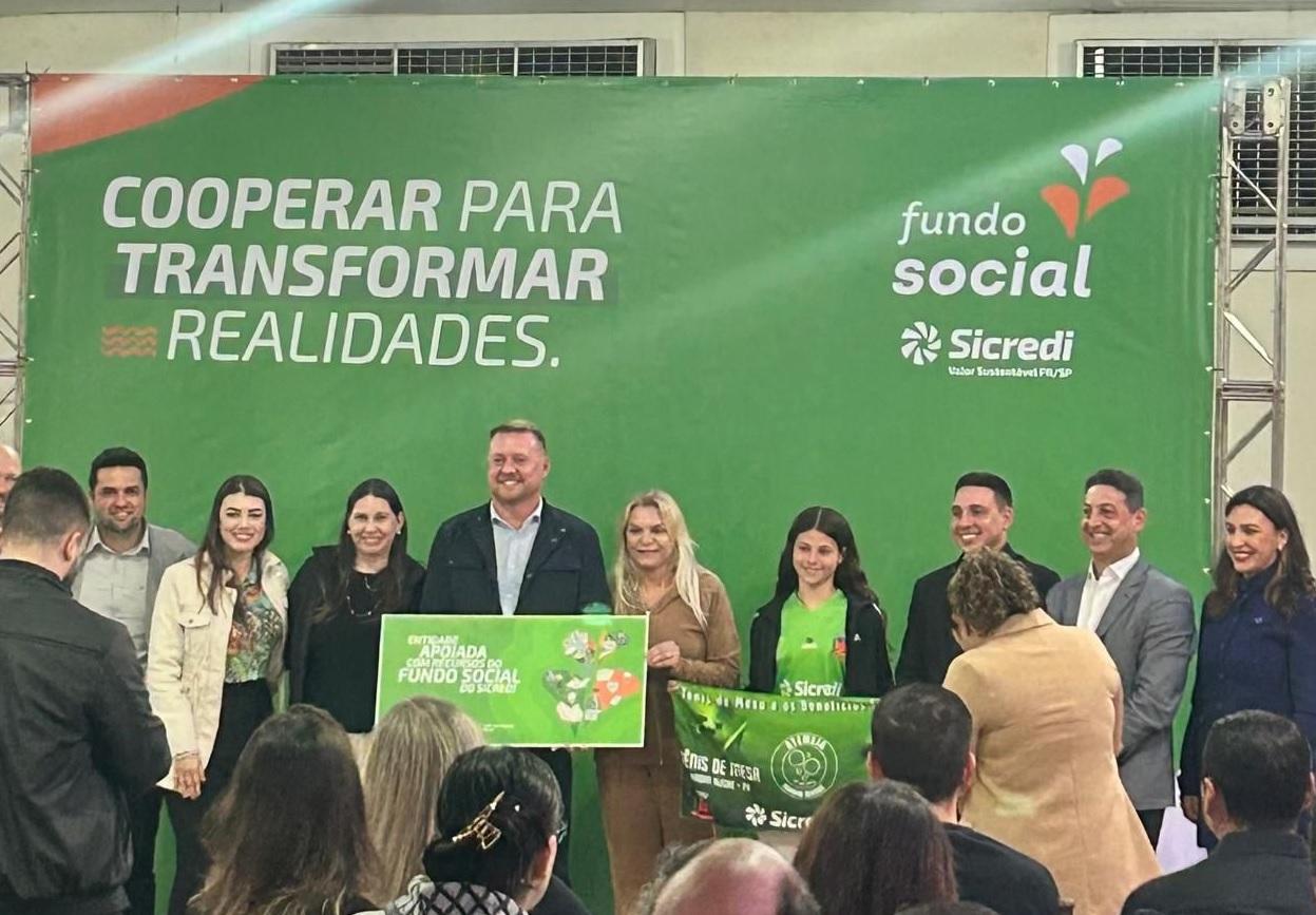 Tênis de Mesa de Jardim Alegre recebe R$ 18 mil da Sicredi para investimentos em material esportivo