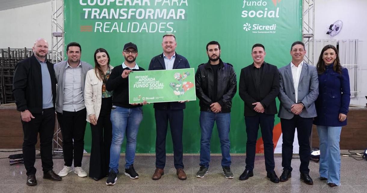 Associação de Karatê de Jardim Alegre recebe mais de R$10 mil do Sicredi para aquisição de equipamentos