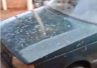 Granizo surpreende moradores de Ivaiporã na manhã desta sexta-feira (25)