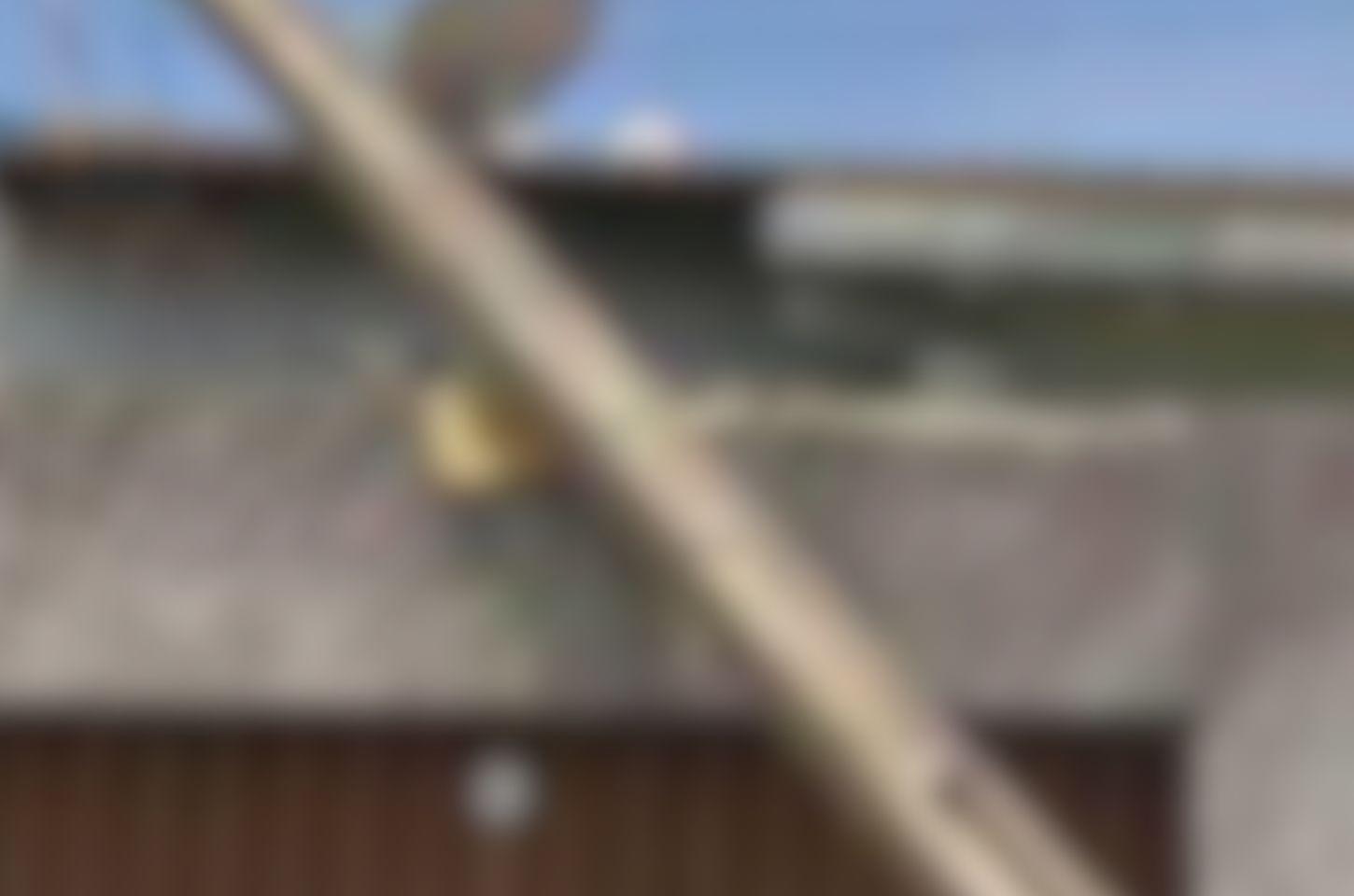 Acidente de trânsito causa danos em poste de energia em Godoy Moreira