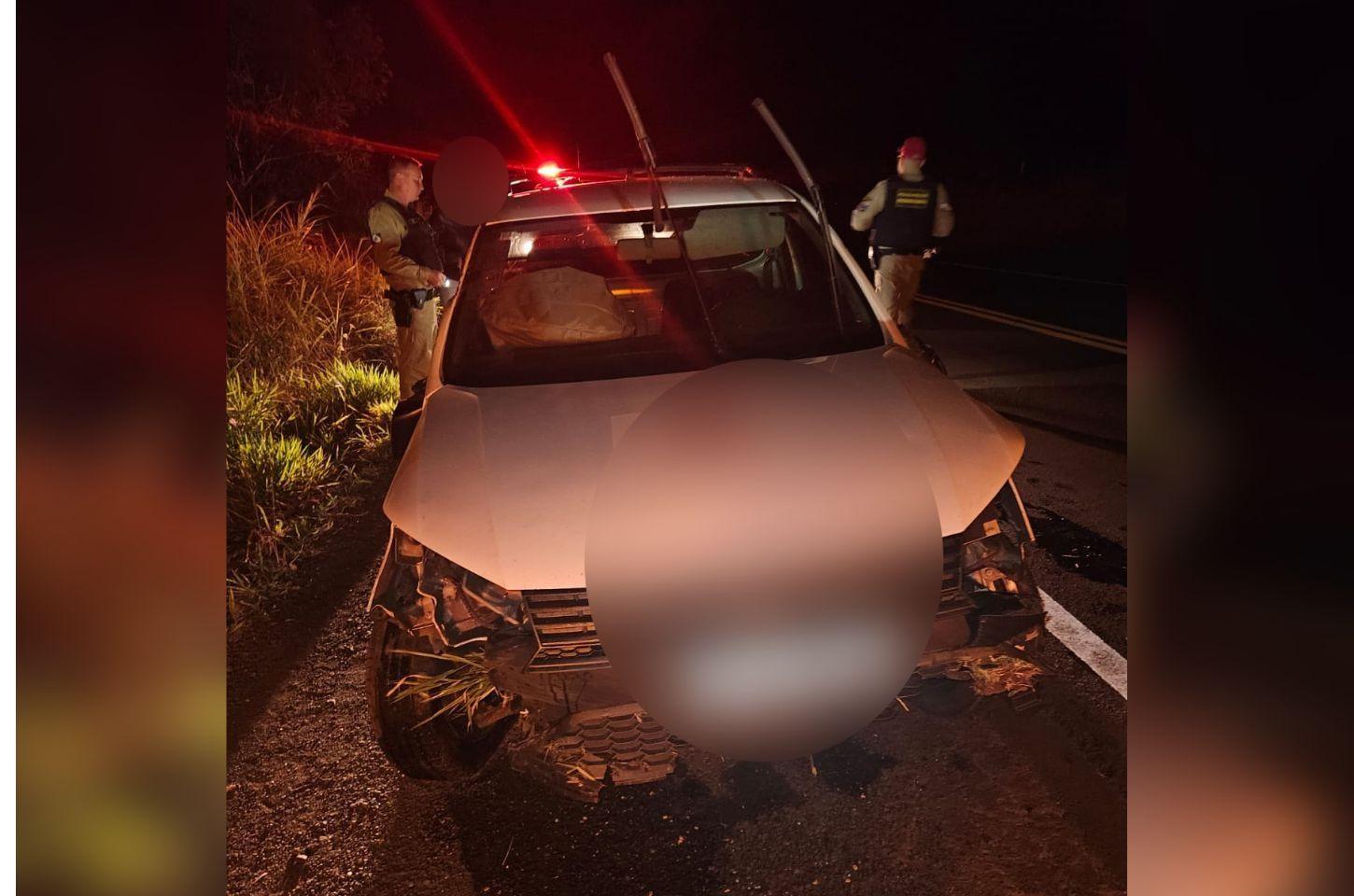 Jovem de 24 anos fica ferido após Saveiro de Jardim Alegre capotar na PR-272 em Cruzmaltina