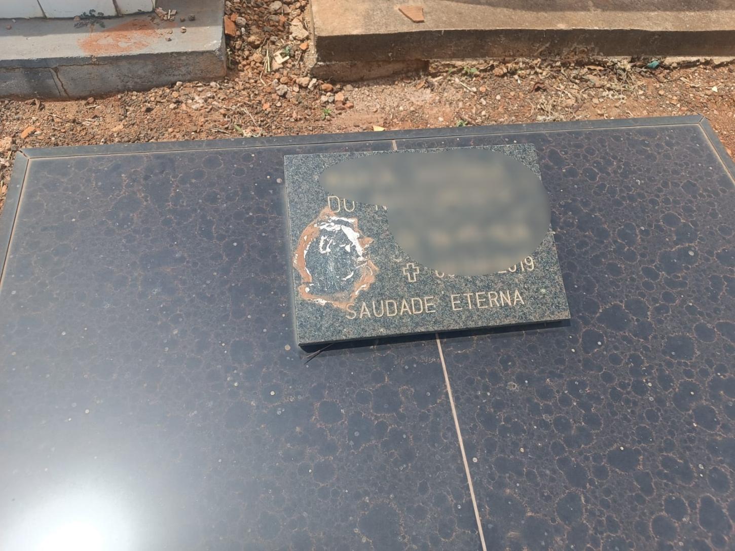 Mais um caso: revoltado com furto em túmulo de sua mãe, morador de Jardim Alegre registra boletim de ocorrência