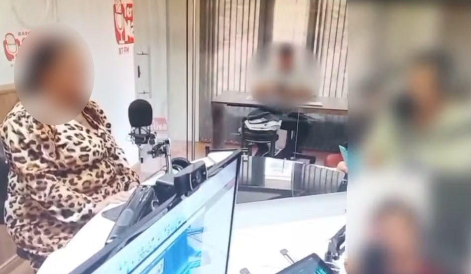 Fraude no ar: Mulher é presa após farsa sobre gravidez e câncer em programa de rádio em Ribeirão do Pinhal