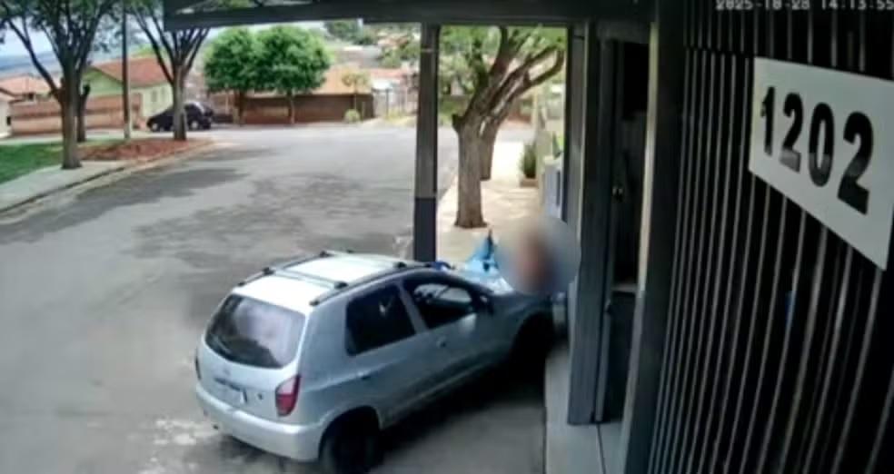 Mulher é atropelada propositalmente pelo marido enquanto estava sentada em frente a bar em Lupionópolis