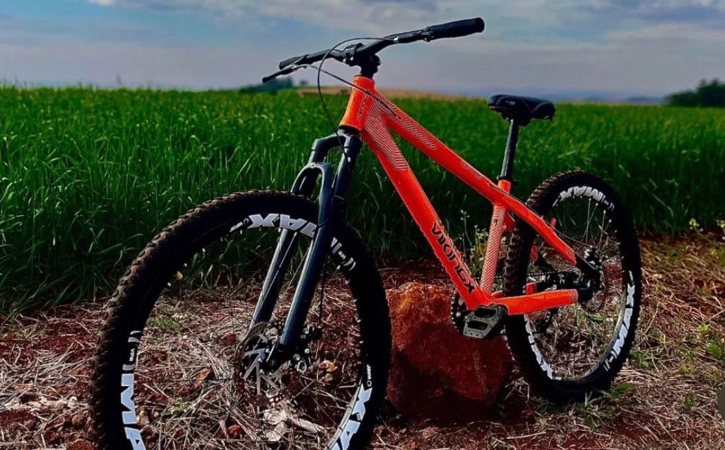 Bicicleta é furtada no campo sintético do Lago Municipal de Jardim Alegre