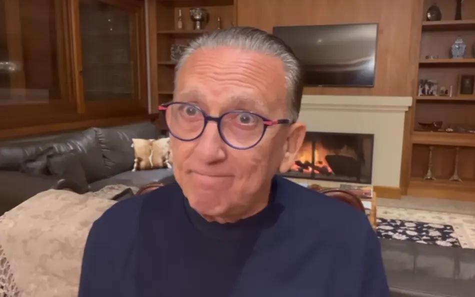 Galvão Bueno é internado com pneumonia em hospital de São Paulo