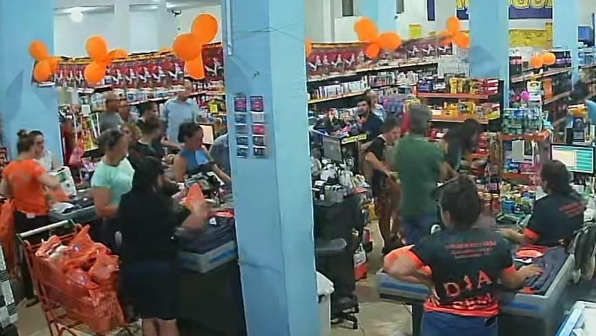  Movimento intenso: Promoção de aniversário lota o Supermercado Canção em Jardim Alegre