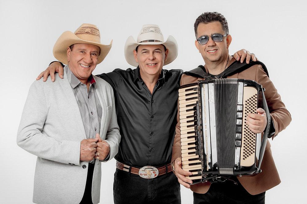 Nesta quarta, 19 de novembro, Trio Parada Dura anima show beneficente em Novo Itacolomi