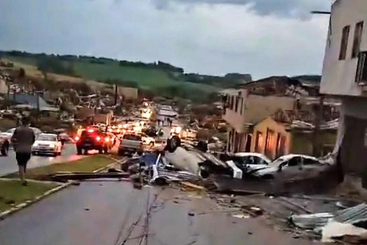 Tornado deixa cinco mortos e mais de 130 feridos em Rio Bonito do Iguaçu, e número de vítimas pode aumentar