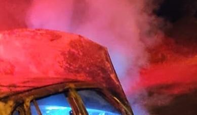 Veículo é encontrado totalmente queimado em Lunardelli; polícia investiga suspeita de incêndio criminoso