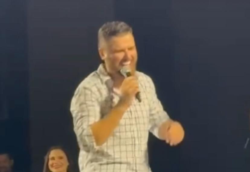 Zé Neto e Cristiano relembram meme do “Ô Fernando, vai abrir o bar?” durante a 21ª Expovale