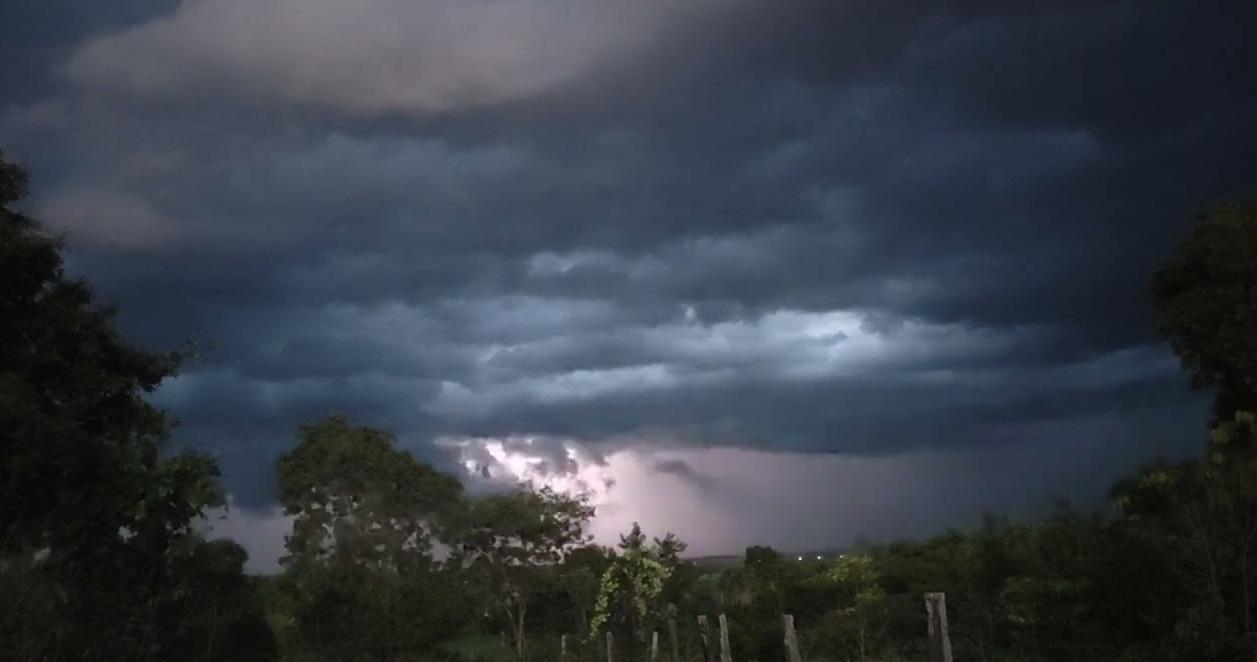 Chuva forte e umidade alta marcam o fim de semana em Jardim Alegre
