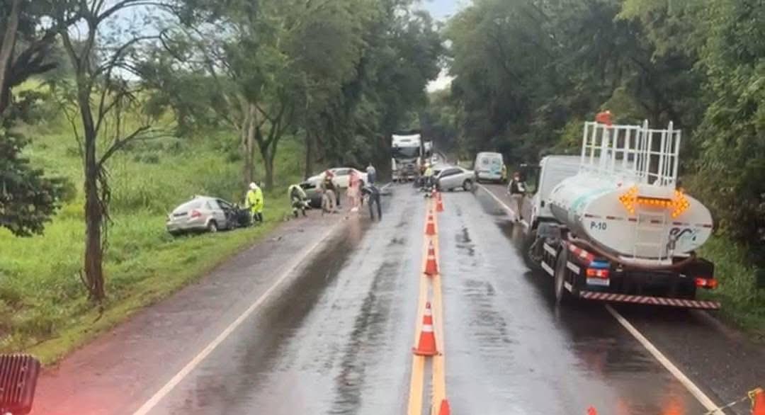Grave acidente deixa cinco mortos na PR-182
