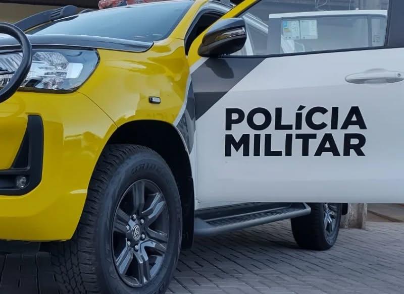 Homem é encontrado deitado após danificar portão da prefeitura de Faxinal