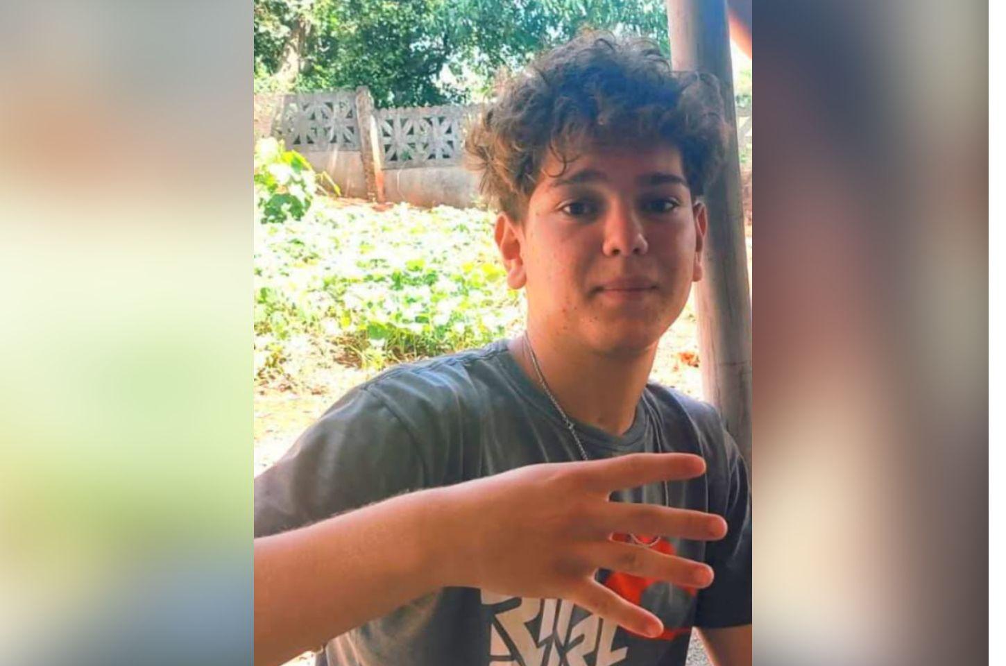 Vitor Eduardo completa 18 anos e recebe homenagens da família em Jardim Alegre