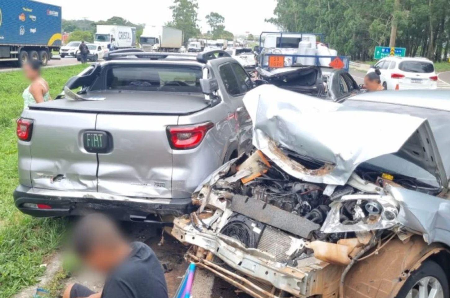 Engavetamento com seis veículos atinge carros de Ivaiporã e poderia ter sido evitado, diz PRF