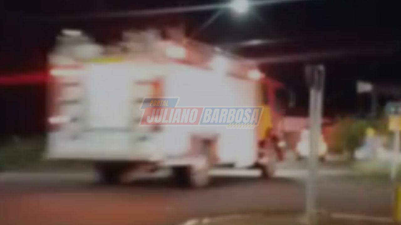 Incêndio atinge edícula e dois veículos em Jardim Alegre