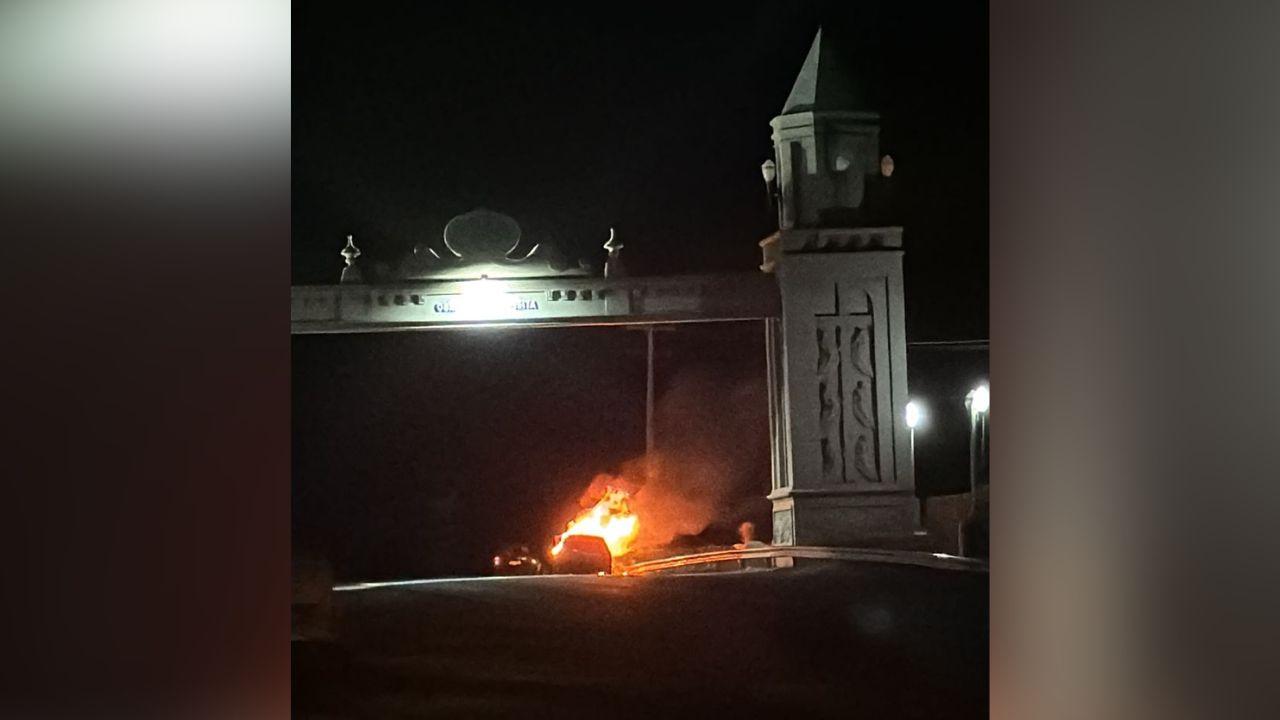 Carro pega fogo no portal de entrada de Lunardelli