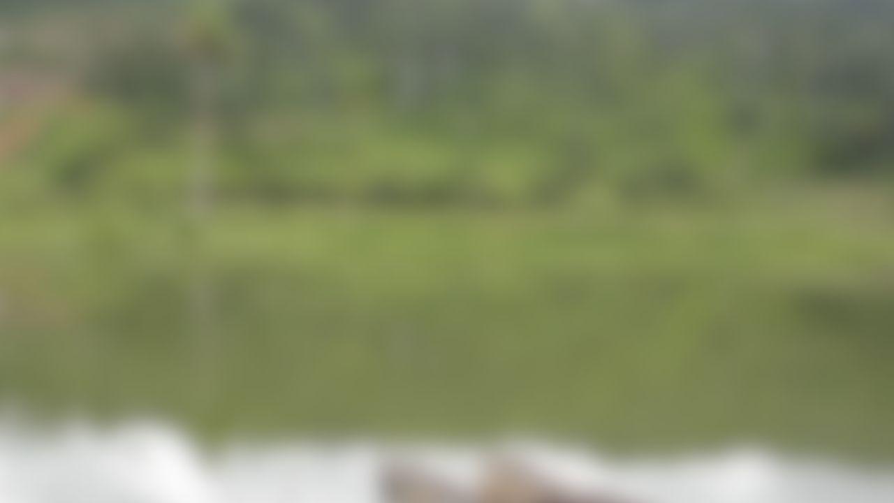 Dupla em moto invade sítio, enche balde com peixes e foge em Rosário do Ivaí