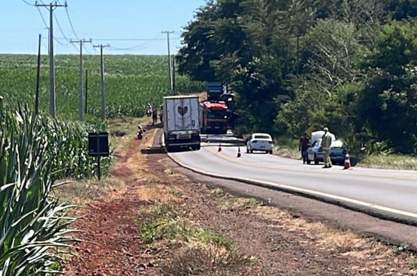 Acidente foi registrado por volta das 12h10 desta quinta-feira (23)