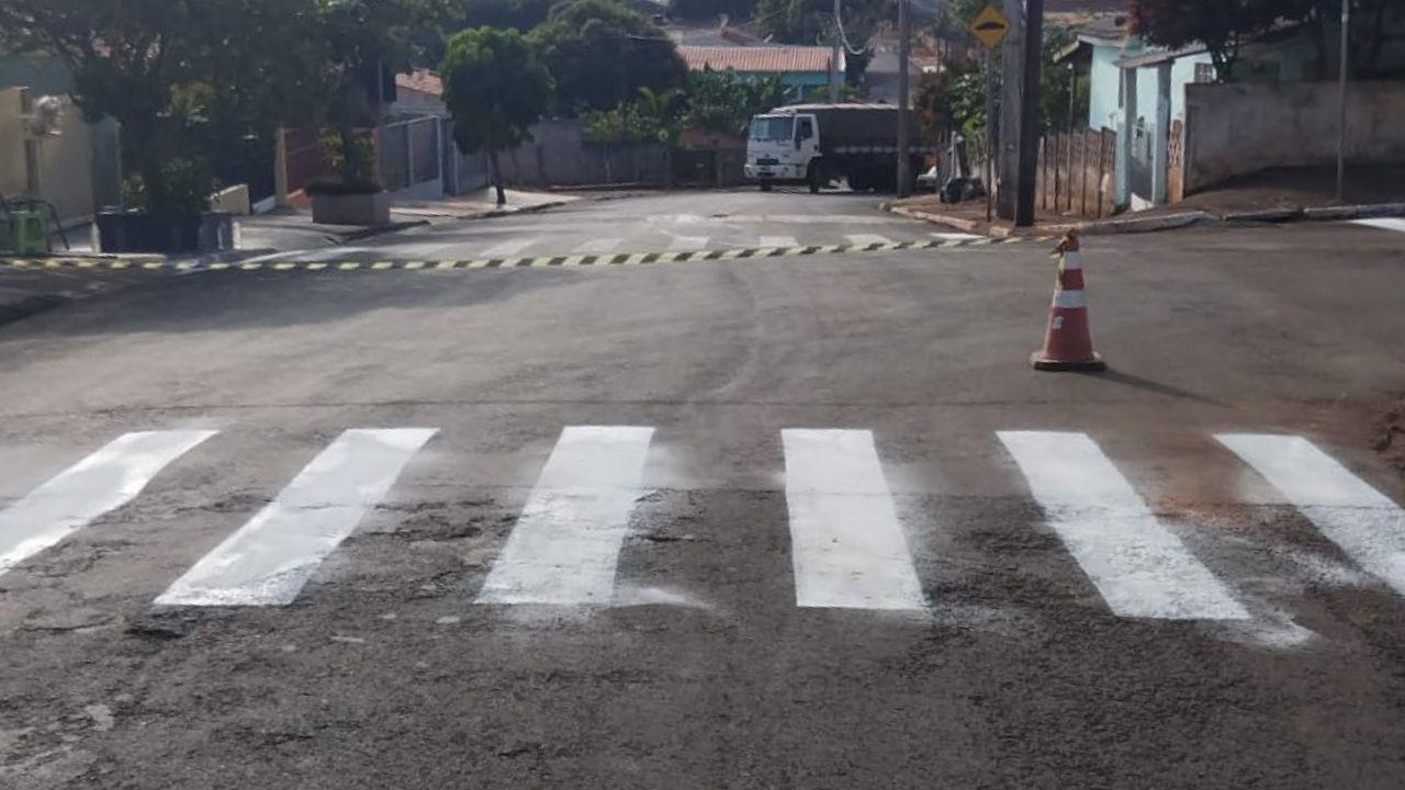Prefeitura de Jardim Alegre segue com reforço na sinalização viária; Rua São Paulo recebe serviços nesta sexta (17)
