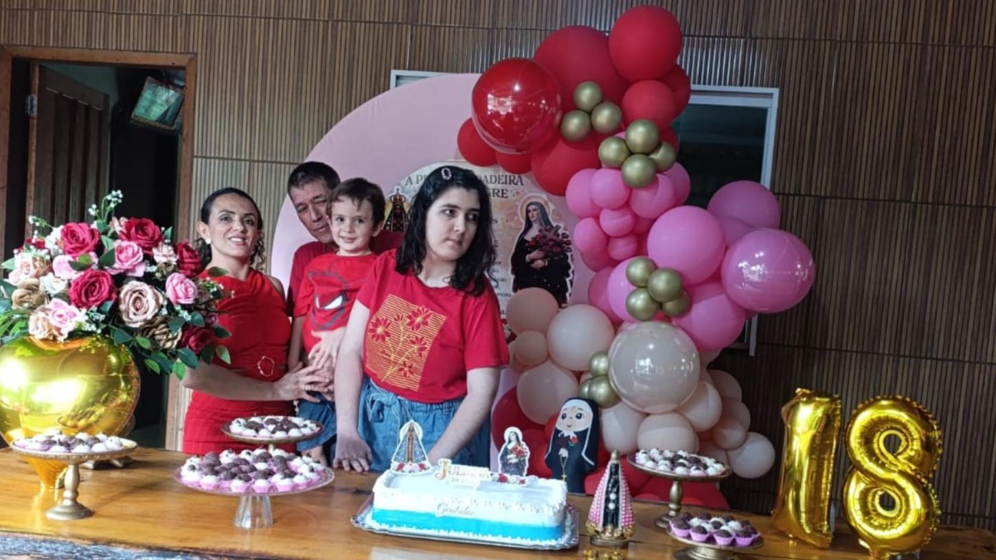 Jovem diagnosticada com câncer aos 3 anos e sem expectativa de sobreviver, contraria prognóstico e celebra 18 anos em Jardim Alegre