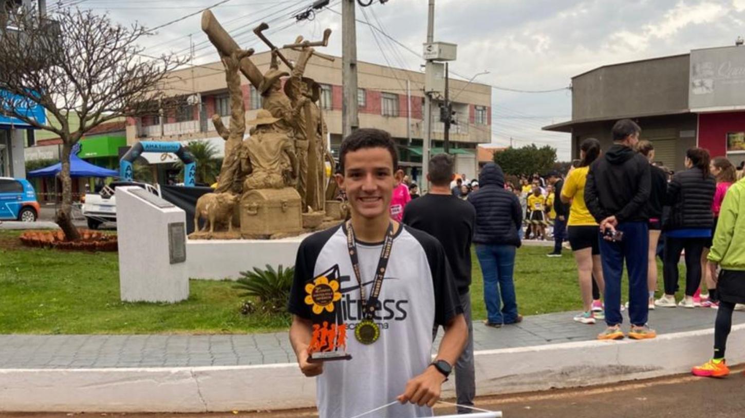Lucas Matheus conquista 1º lugar na Corrida Juntos Pela Infância em Jardim Alegre