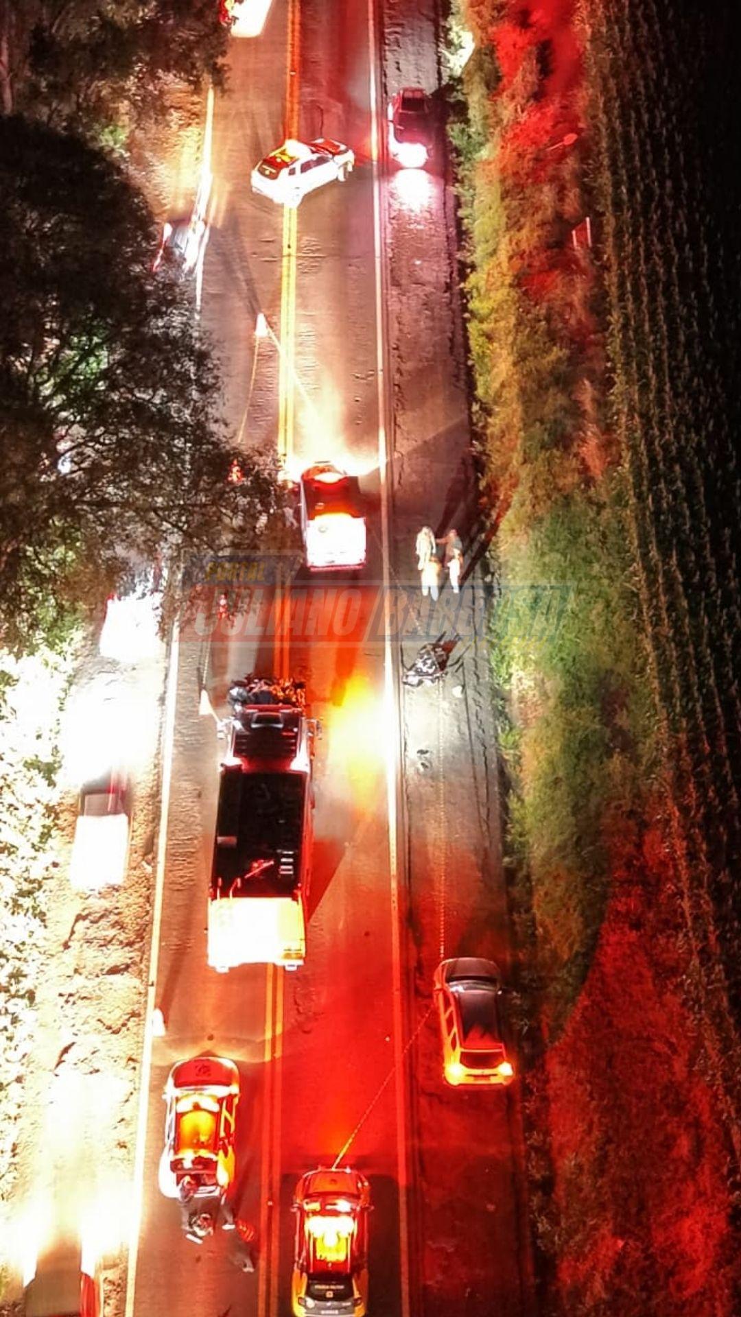 Imagens de drone registradas por Jonathan Messias, com exclusividade para o portal, mostram a atuação das equipes de resgate